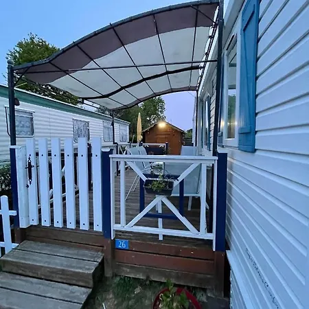 Sylvie Proprietaire Du Mobil-home Campsite *
